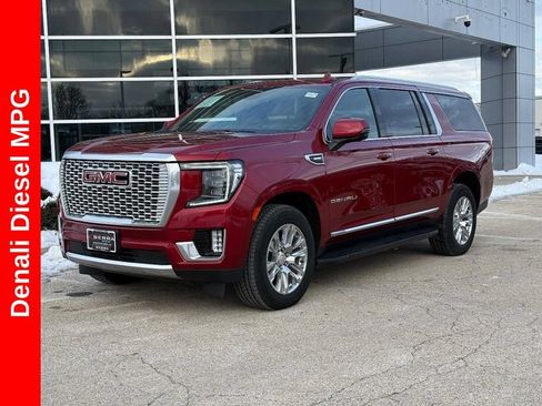 Used 2023 GMC Yukon XL Denali AWD/4WD image 7