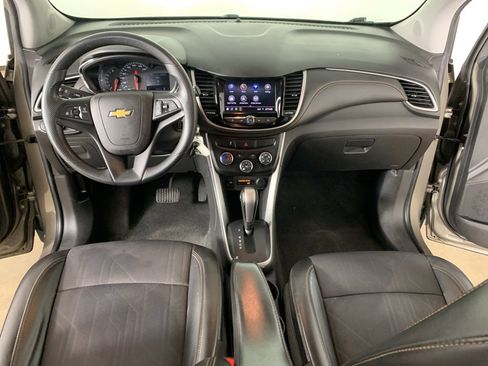 Used 2021 Chevrolet Trax LT image 29