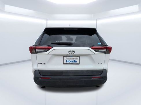 Used 2019 Toyota RAV4 XLE FWD image 5
