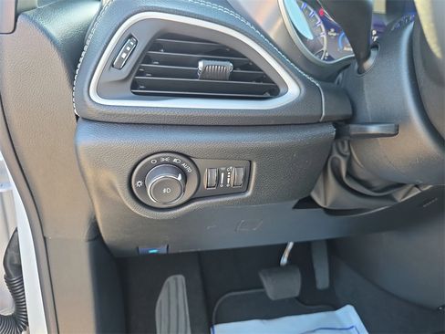 New 2026 Chrysler Pacifica Select image 21