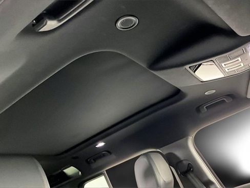 Used 2024 Land Rover Defender 110 S image 26