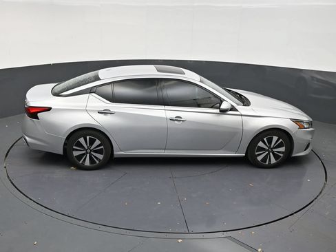 Used 2019 Nissan Altima 2.5 SV FWD image 17