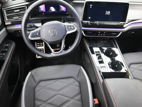 Used 2025 Volkswagen Atlas Peak Edition SE AWD/4WD image 13