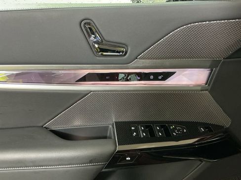 Certified 2025 BMW 740i xDrive w/ Premium Package AWD/4WD image 18