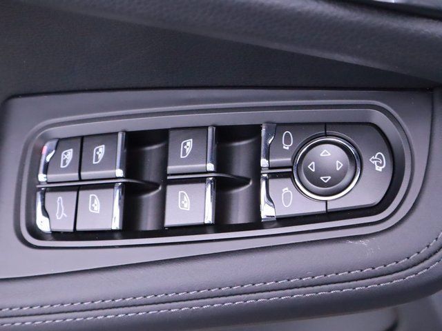 Certified 2025 Porsche Macan Turbo AWD/4WD image 16
