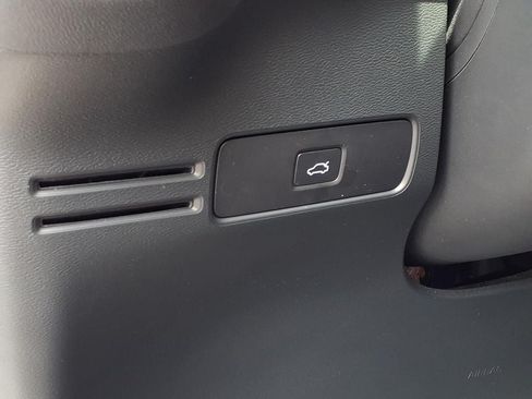 Certified 2023 Volvo XC40 Recharge Ultimate w/ Protection Package Premier AWD/4WD image 9