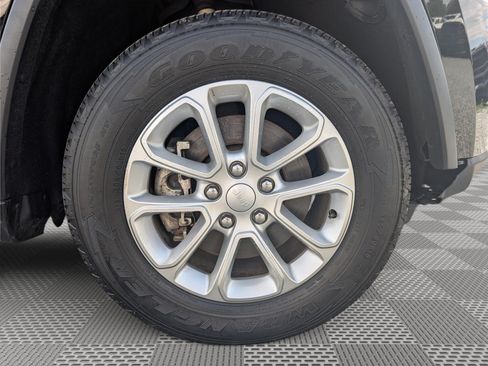 Used 2021 Jeep Grand Cherokee Laredo AWD/4WD image 9