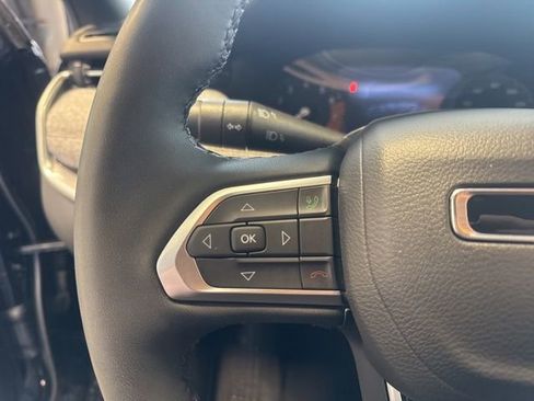 Used 2024 Jeep Compass Latitude image 12