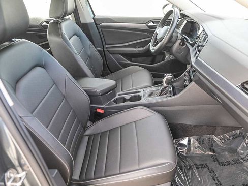 Used 2024 Volkswagen Jetta SE image 16