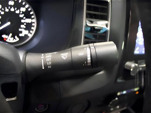 Used 2024 Nissan Frontier SV w/ SV Convenience Package image 23