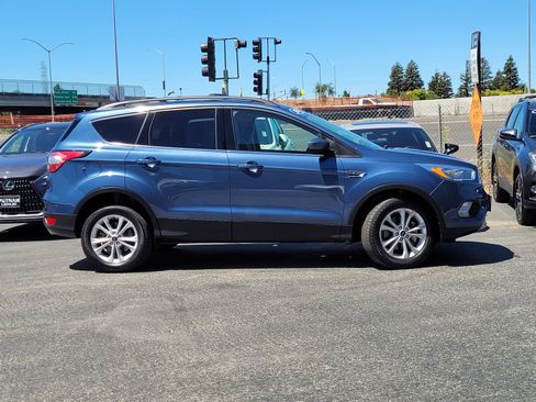 Used 2018 Ford Escape SE AWD/4WD image 3