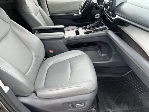 Used 2021 Toyota Sienna XLE FWD image 13