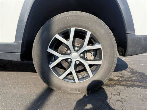 Certified 2024 Jeep Grand Cherokee Limited AWD/4WD image 32