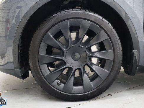 Used 2023 Tesla Model Y 2WD image 10