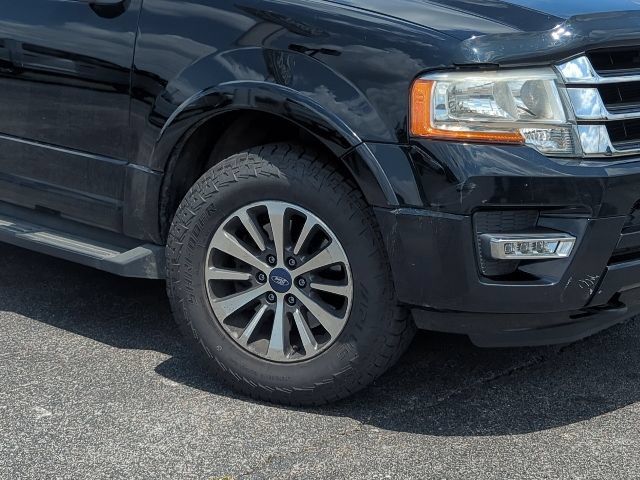 Used 2017 Ford Expedition XLT w/ Equipment Group 202A AWD/4WD image 2