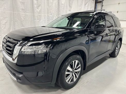 Used 2024 Nissan Pathfinder SL AWD/4WD image 3
