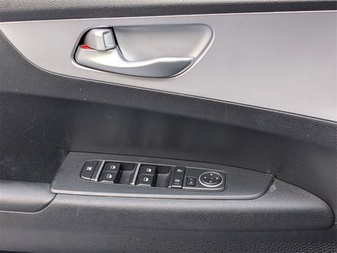 Used 2024 Kia Forte LXS image 14