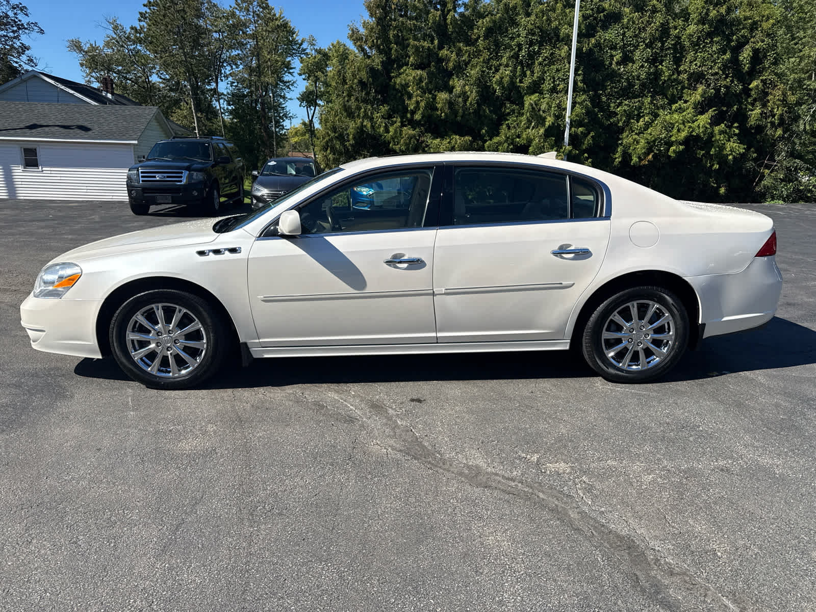 Used 2011 Buick Lucerne CXL FWD image 6