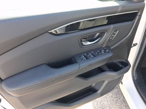 Used 2025 Honda Pilot EX-L image 13