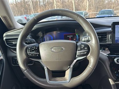 Certified 2023 Ford Explorer Platinum w/ Class IV Trailer Tow Package image 14