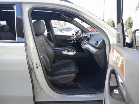 Used 2024 Mercedes-Benz GLS 580 4MATIC image 40