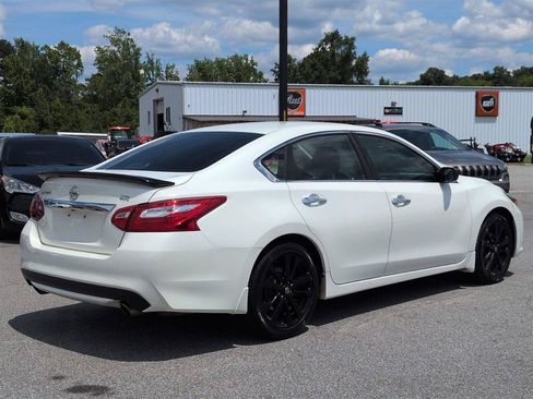 Used 2017 Nissan Altima 2.5 SR w/ Midnight Edition Package FWD image 3