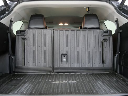 Used 2021 Toyota Highlander XLE image 26