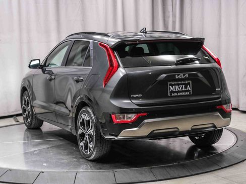Used 2023 Kia Niro EX Touring FWD image 2