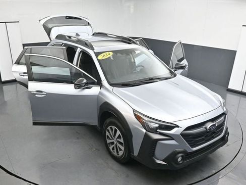 Used 2024 Subaru Outback Premium image 37