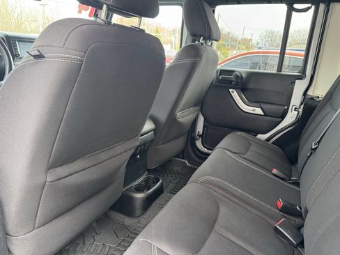 Used 2014 Jeep Wrangler Unlimited Sahara w/ Max Tow Package AWD/4WD image 18
