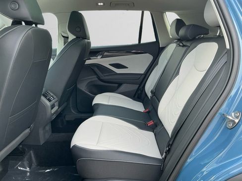 New 2025 Volkswagen Tiguan SE image 13