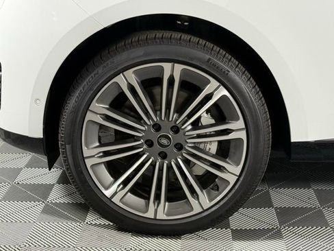 New 2025 Land Rover Range Rover SE image 13