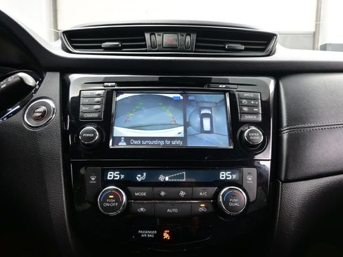 Used 2017 Nissan Rogue SL w/ SL Premium Package image 19