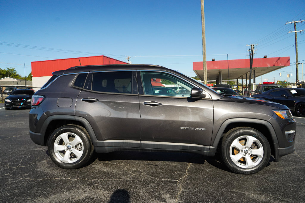 Used 2020 Jeep Compass Latitude FWD image 2
