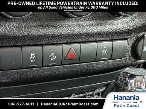 Used 2017 Jeep Wrangler Unlimited Sahara w/ Connectivity Group AWD/4WD image 21