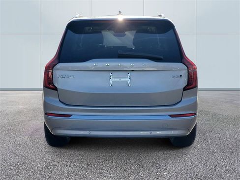 Used 2025 Volvo XC90 B6 Plus image 5