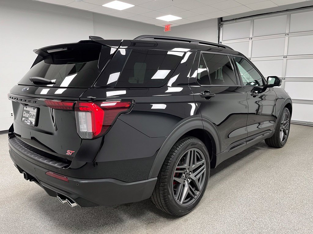 Used 2025 Ford Explorer ST AWD/4WD image 11