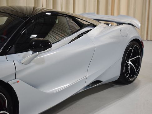 New 2025 McLaren 750S Spider image 3