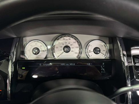 Used 2019 Rolls-Royce Dawn image 23