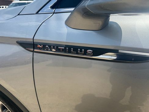 Used 2021 Lincoln Nautilus Reserve AWD/4WD image 13