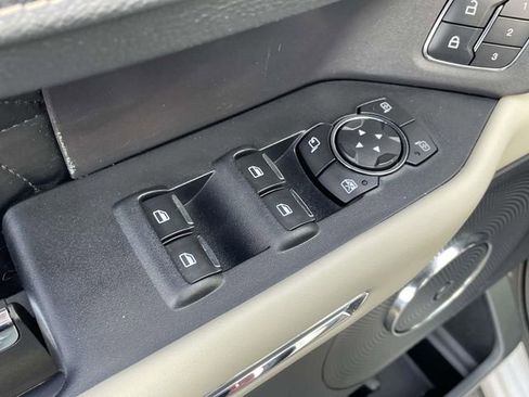 Used 2018 Ford Expedition Platinum image 18