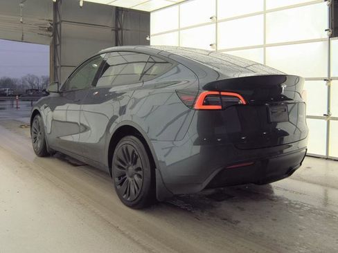 Used 2022 Tesla Model Y Long Range image 13