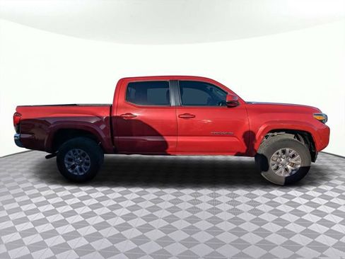 Used 2018 Toyota Tacoma SR5 image 2