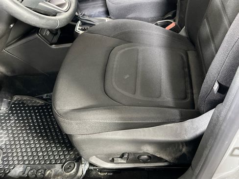 Used 2022 Jeep Renegade Latitude w/ Convenience Group AWD/4WD image 19