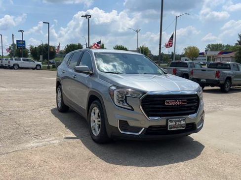 Used 2023 GMC Terrain SLE FWD image 3