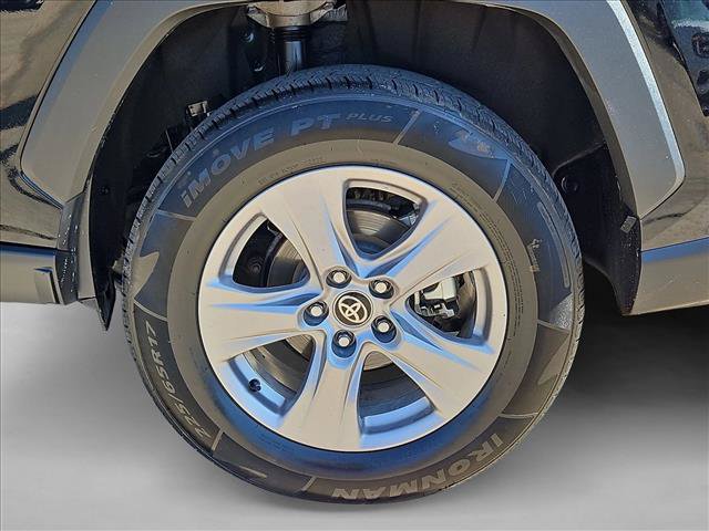 Used 2025 Toyota RAV4 XLE AWD/4WD image 23