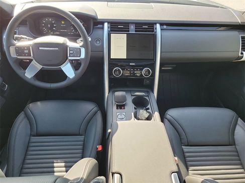 New 2025 Land Rover Discovery S image 18