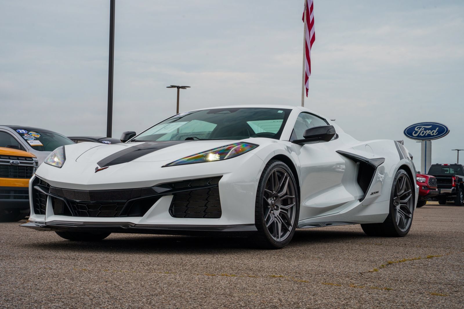 Used 2024 Chevrolet Corvette Z06 RWD image 8