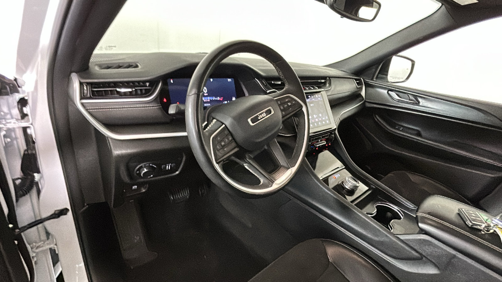 Used 2023 Jeep Grand Cherokee L Altitude AWD/4WD image 17