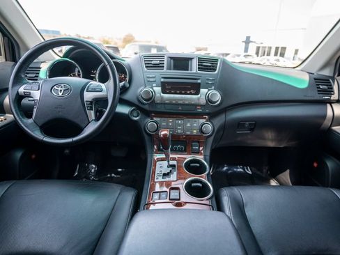 Used 2012 Toyota Highlander Limited w/ Tow Pkg AWD/4WD image 17